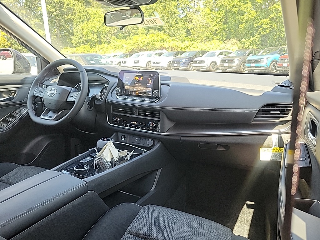 2026 Nissan Rogue SV photo 24