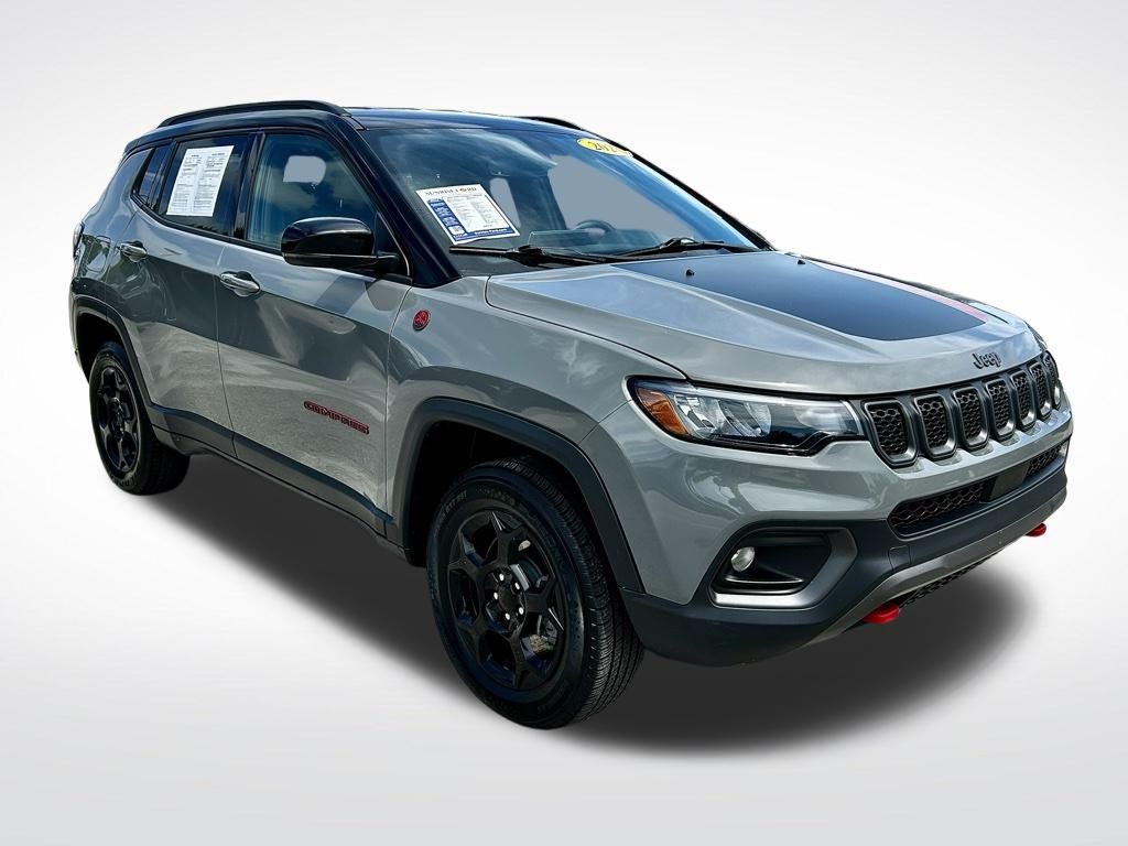 2024 Jeep Compass Trailhawk photo 2