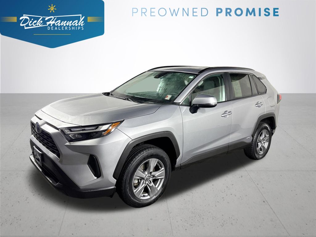 2022 Toyota RAV4 XLE's photo