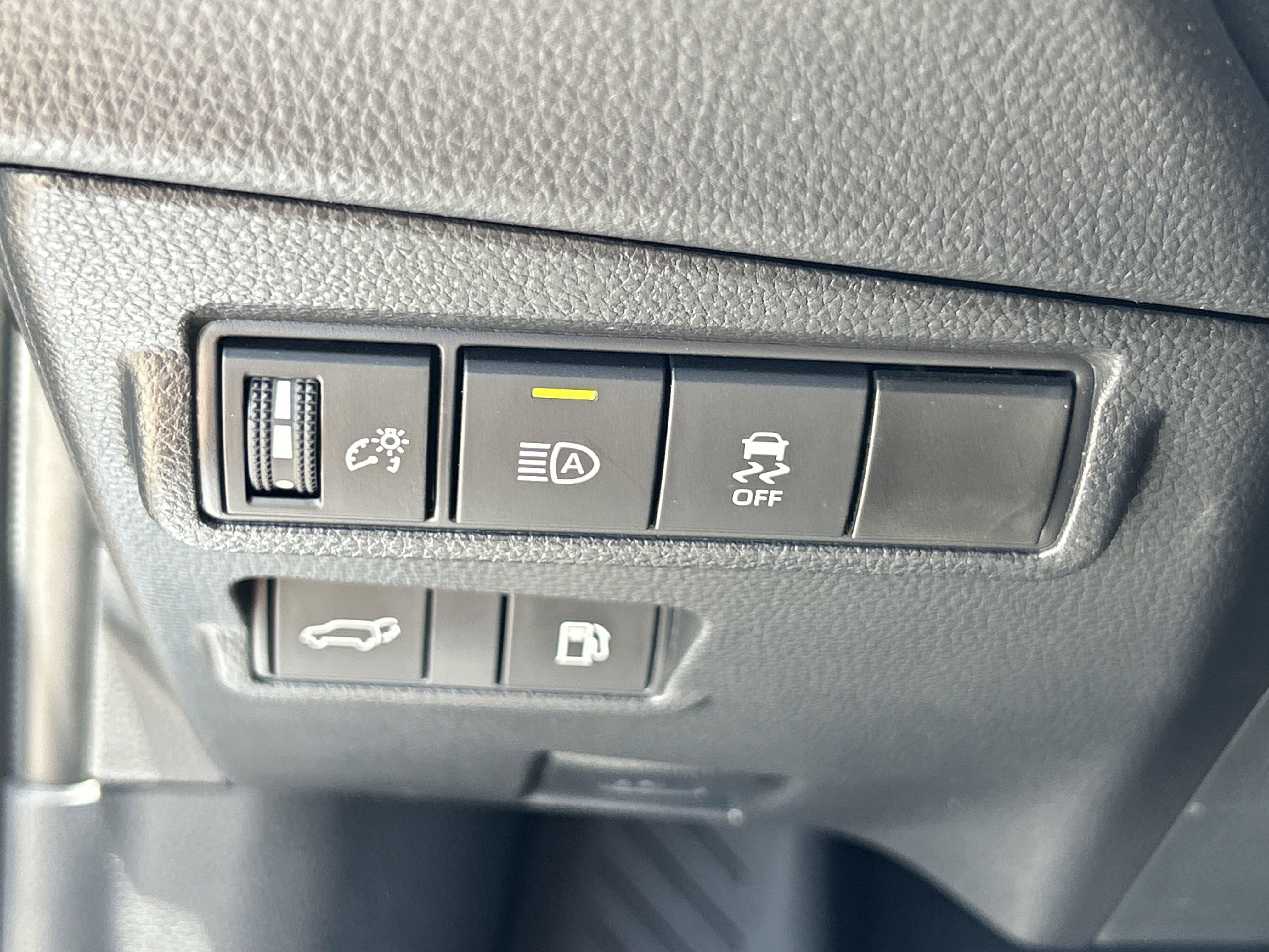 2025 Toyota Corolla Hybrid XSE photo 9