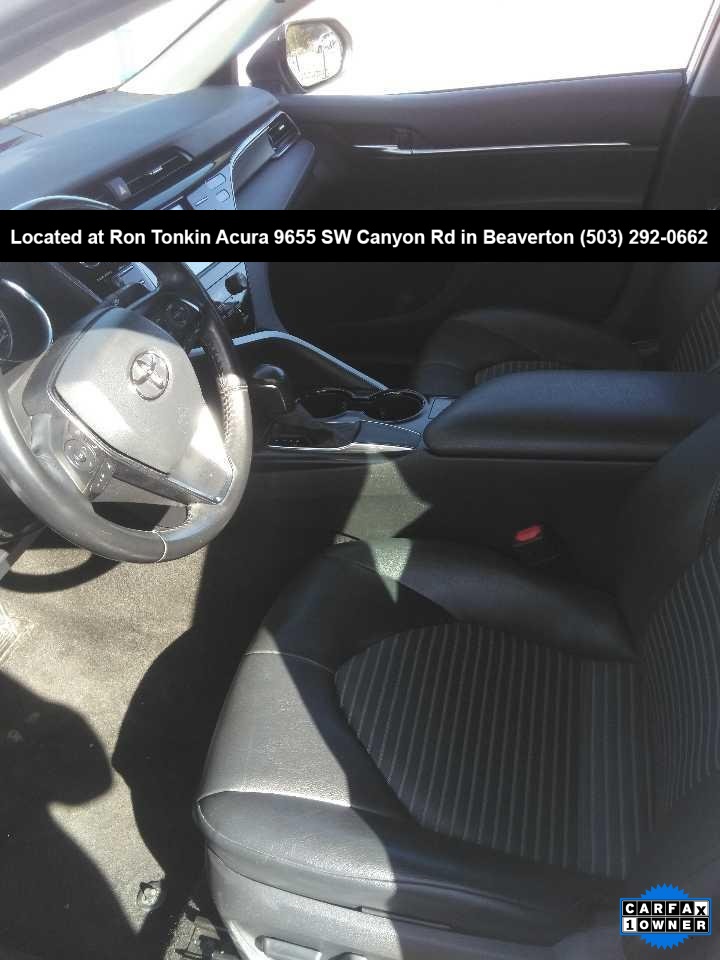 2020 Toyota Camry SE photo 9
