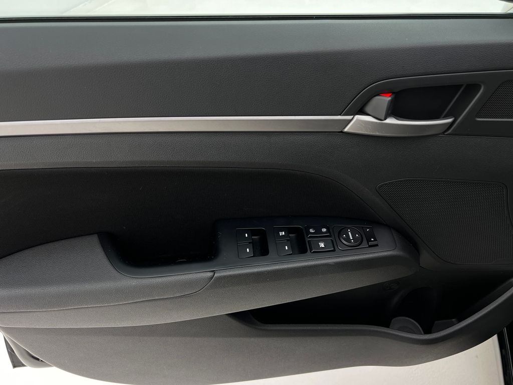 2018 Hyundai Elantra SEL photo 24