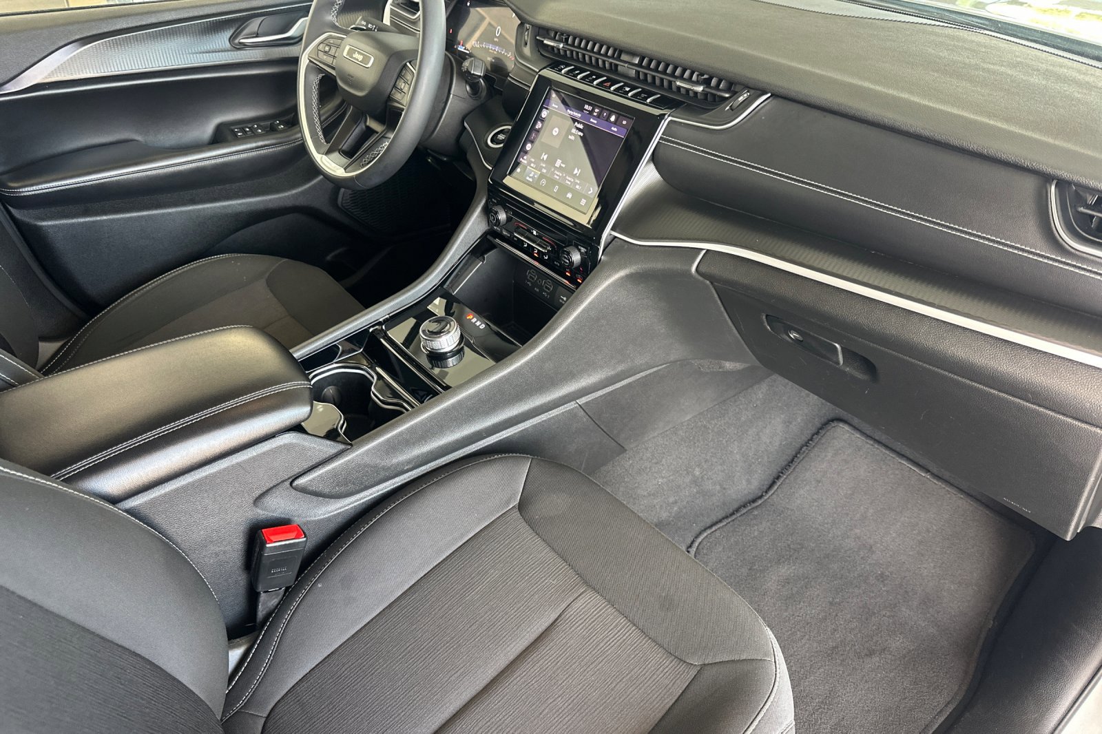 2023 Jeep Grand Cherokee Laredo Sport photo 16