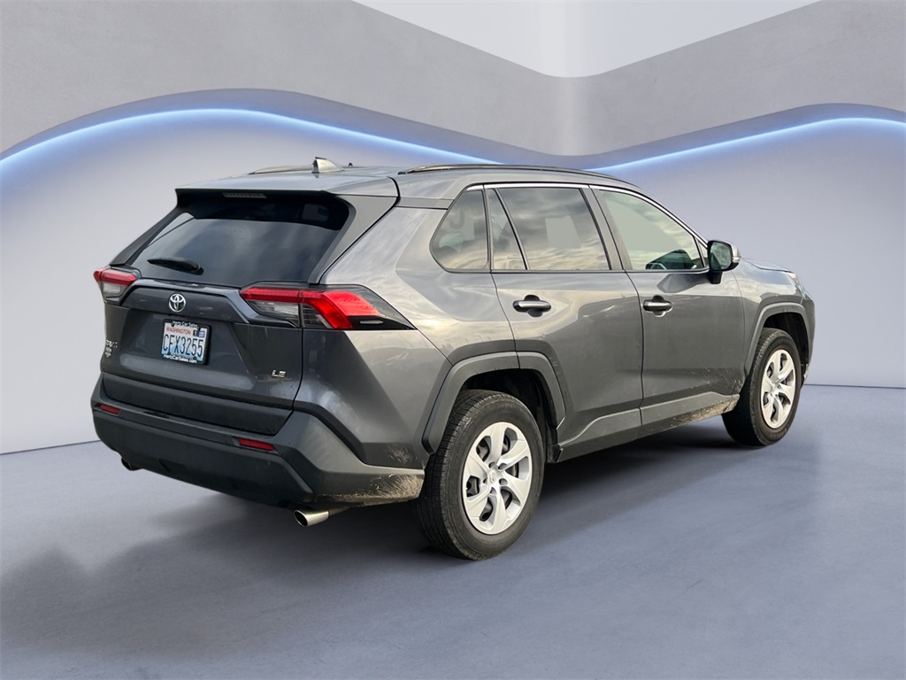 2019 Toyota RAV4 LE photo 4
