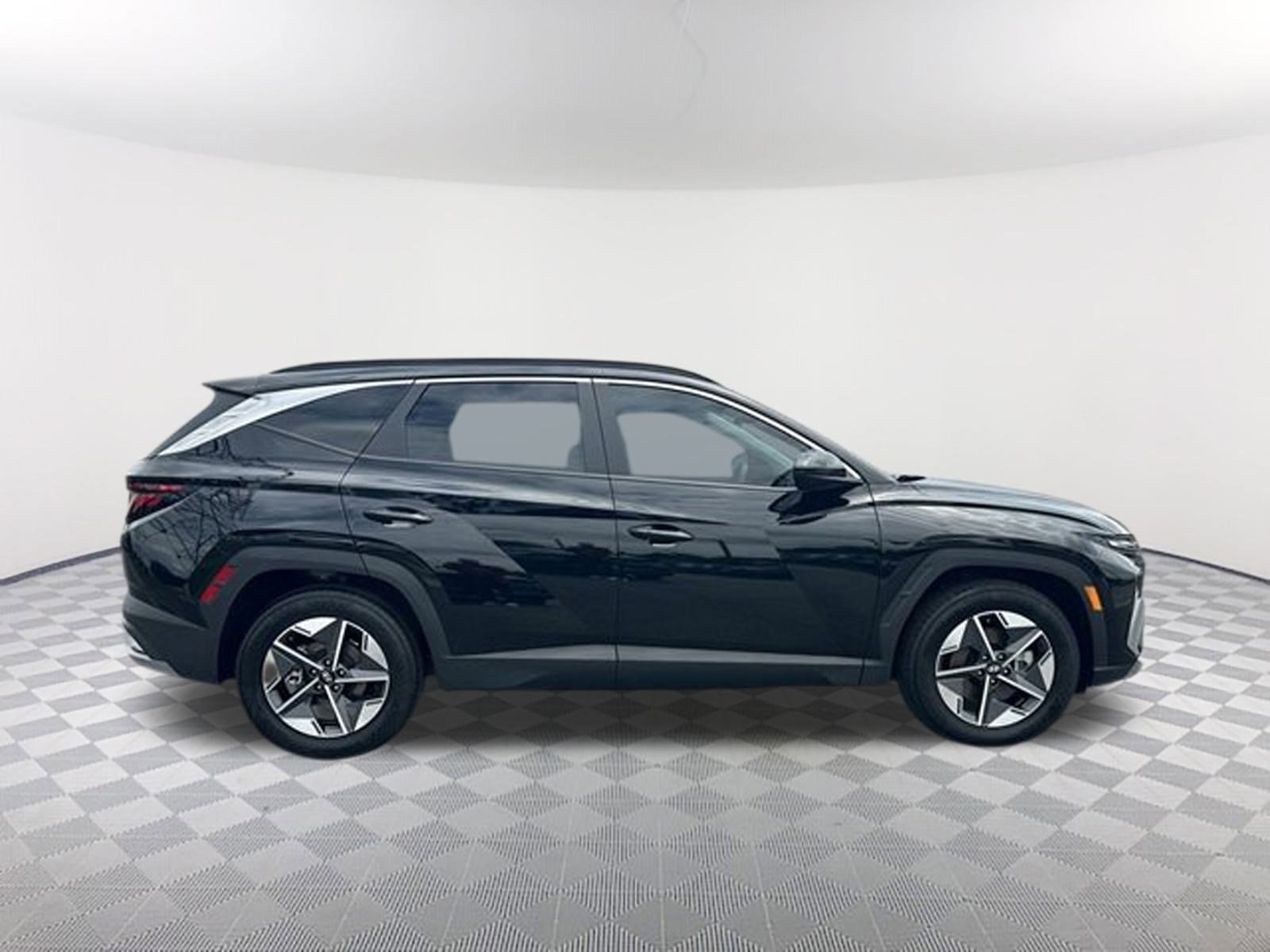 2025 Hyundai Tucson SEL photo 3