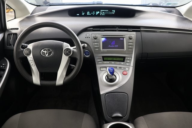 2013 Toyota Prius One photo 2