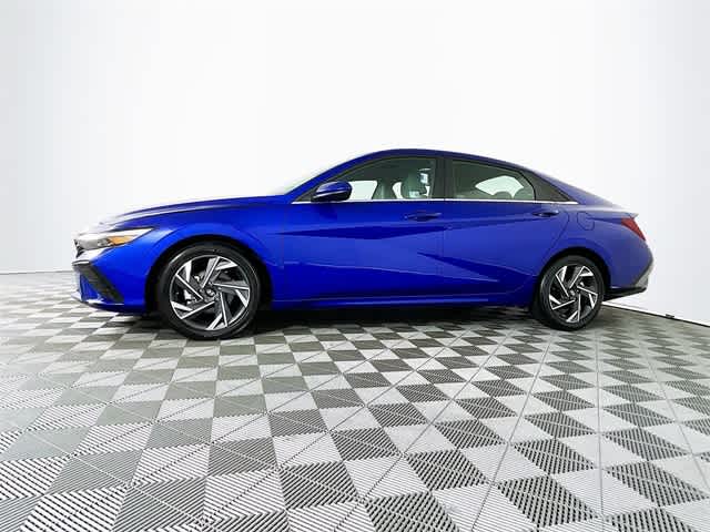 2024 Hyundai Elantra SEL photo 4