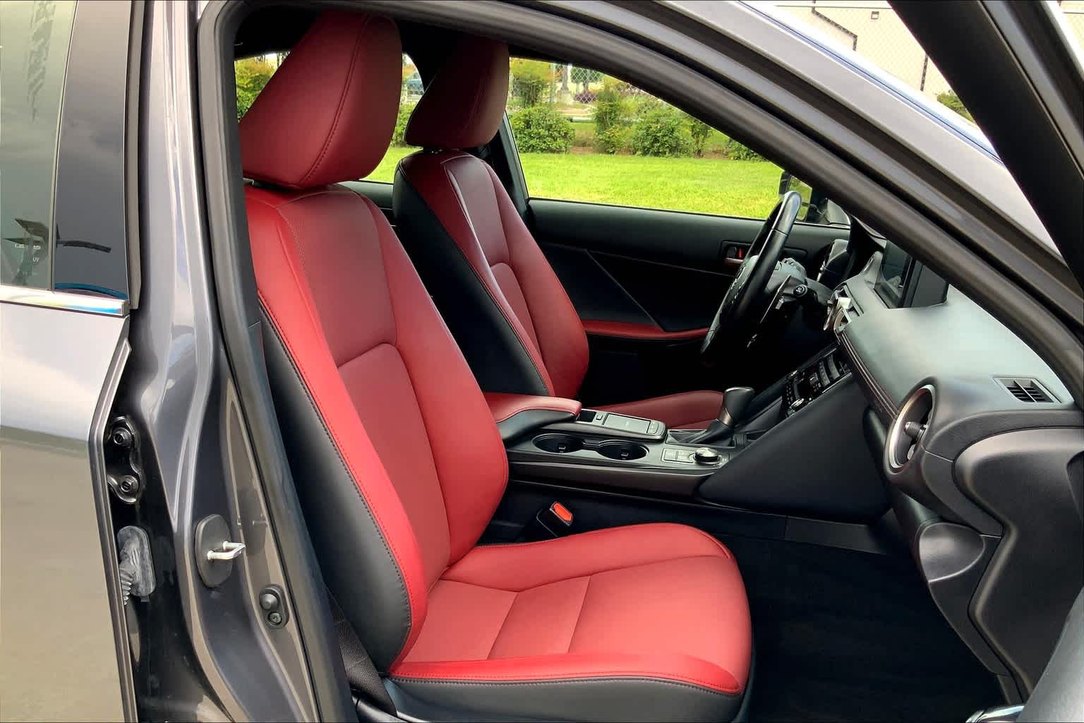 2021 Lexus IS 300 photo 8