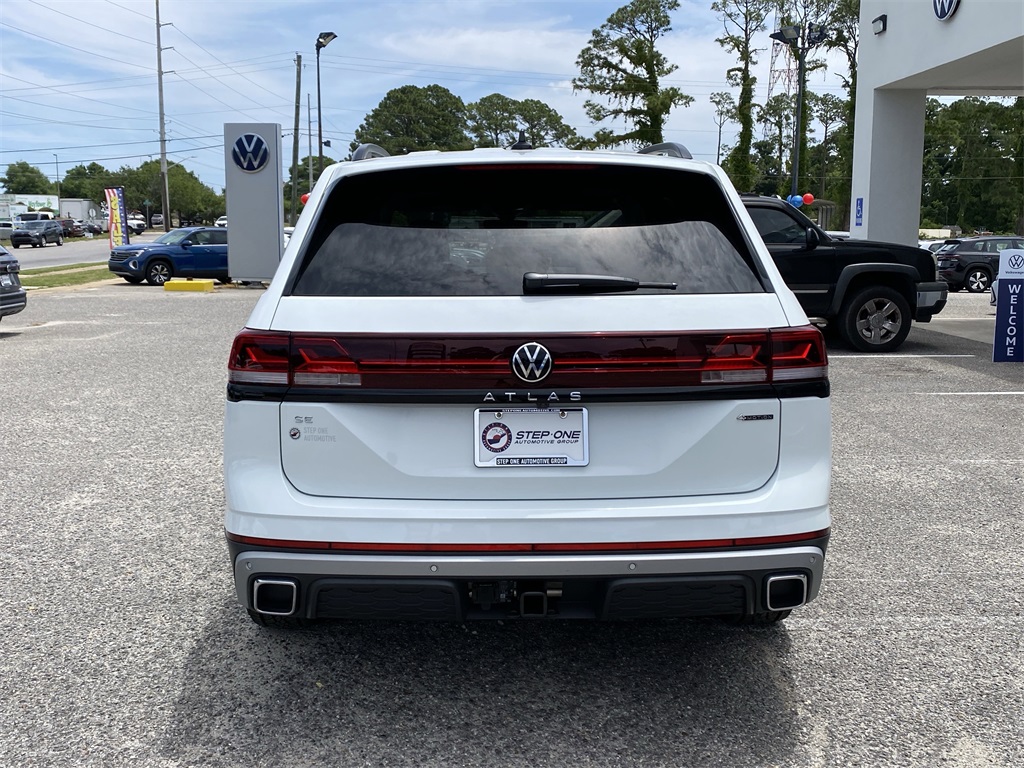 2025 Volkswagen Atlas Peak Edition SE photo 2