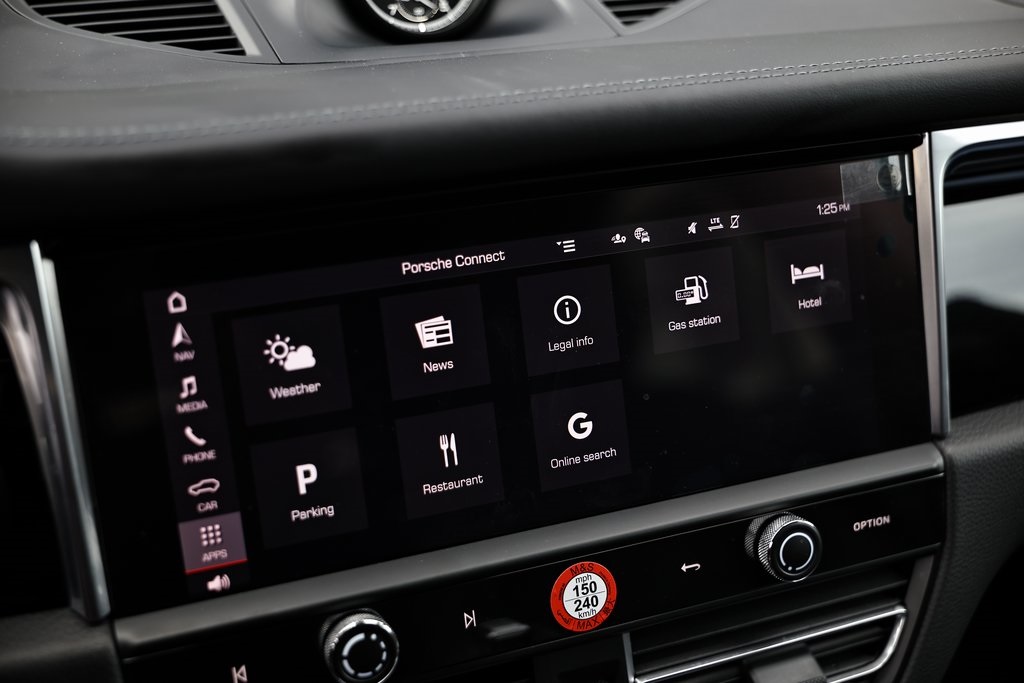 2025 Porsche Macan T photo 35