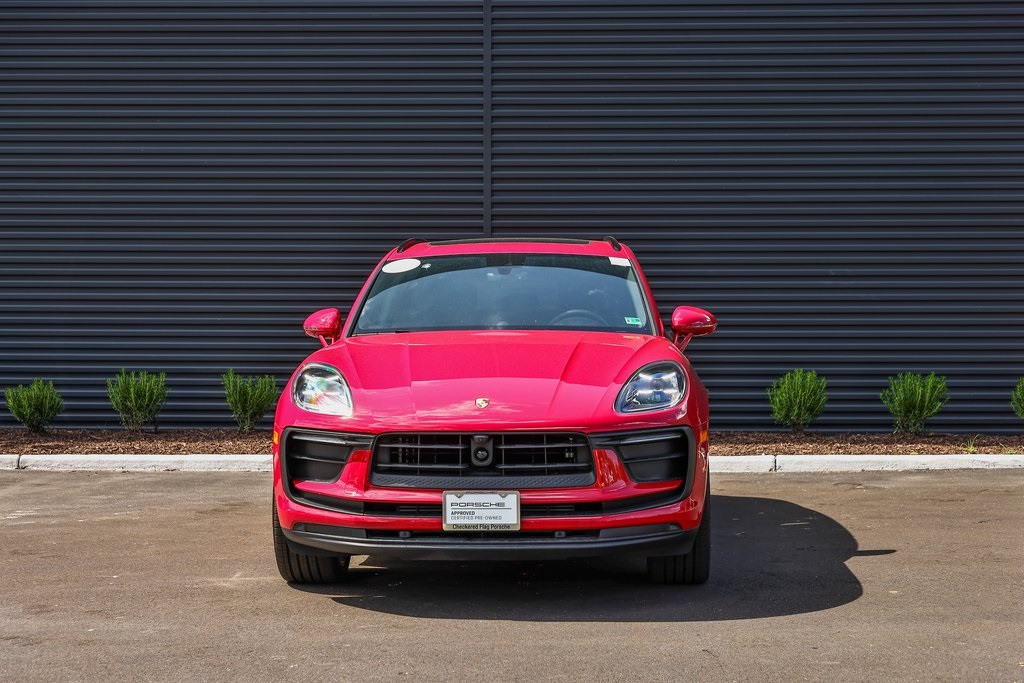 2025 Porsche Macan T photo 10