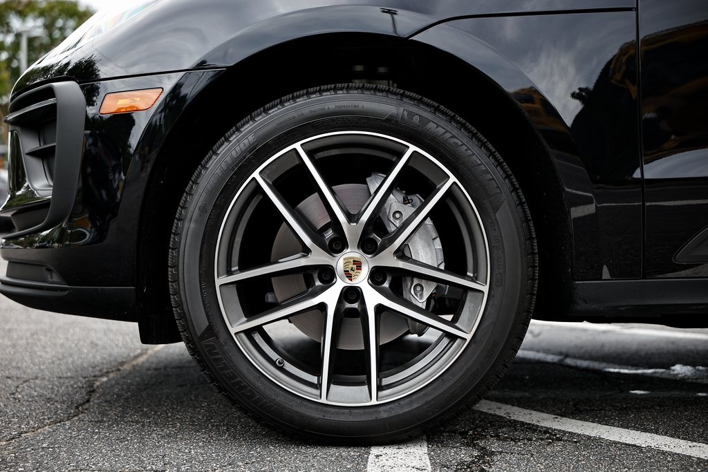2024 Porsche Macan T photo 11