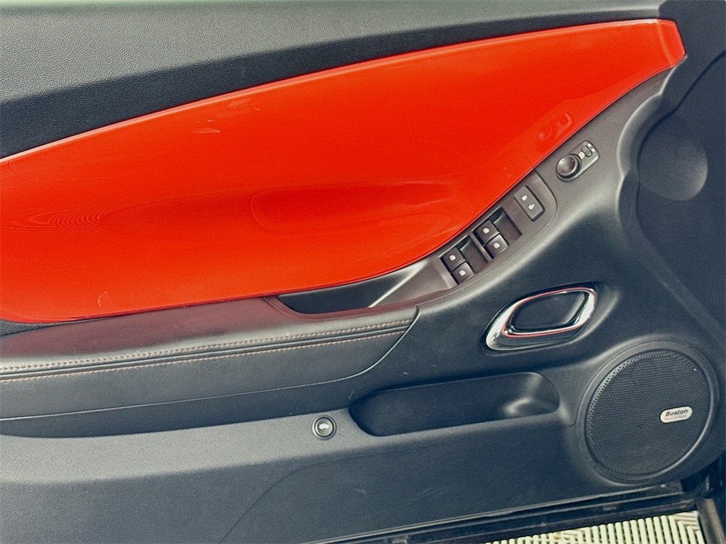 2013 Chevrolet Camaro 2LT photo 21