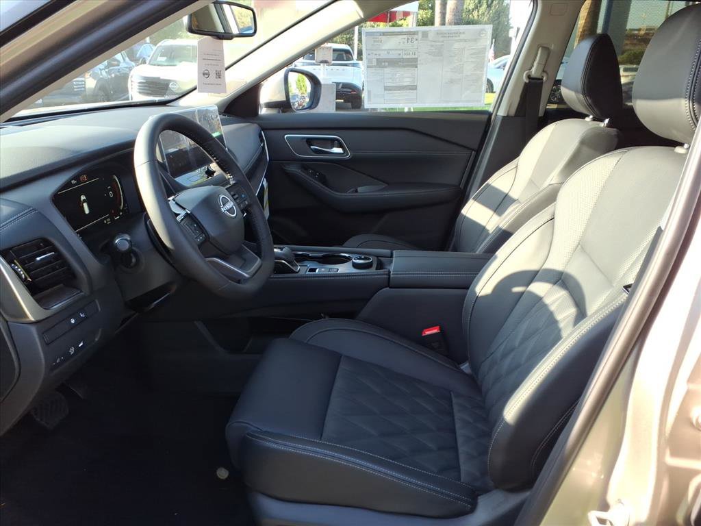 2026 Nissan Rogue Platinum photo 8