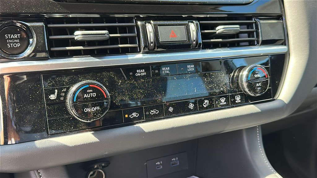 2025 Nissan Pathfinder SV photo 18