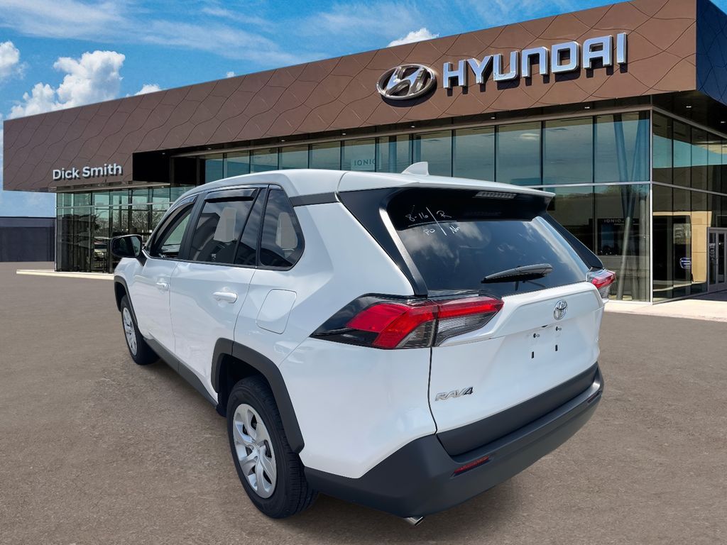 2024 Toyota RAV4 LE photo 4