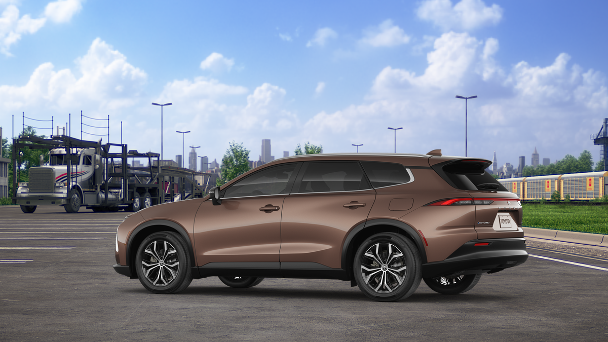 2025 Toyota Crown Signia XLE photo 4