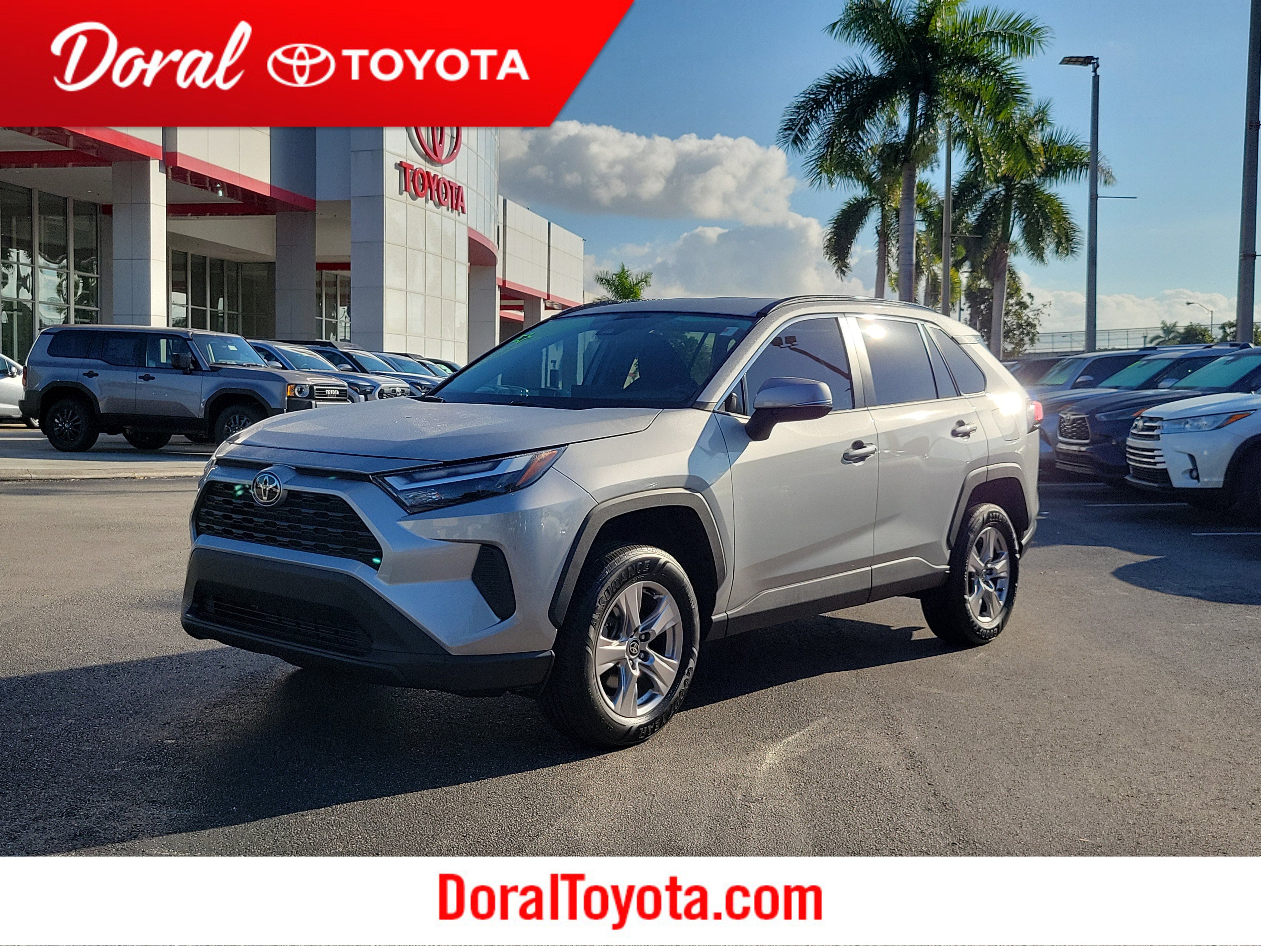 2022 Toyota RAV4 XLE's photo