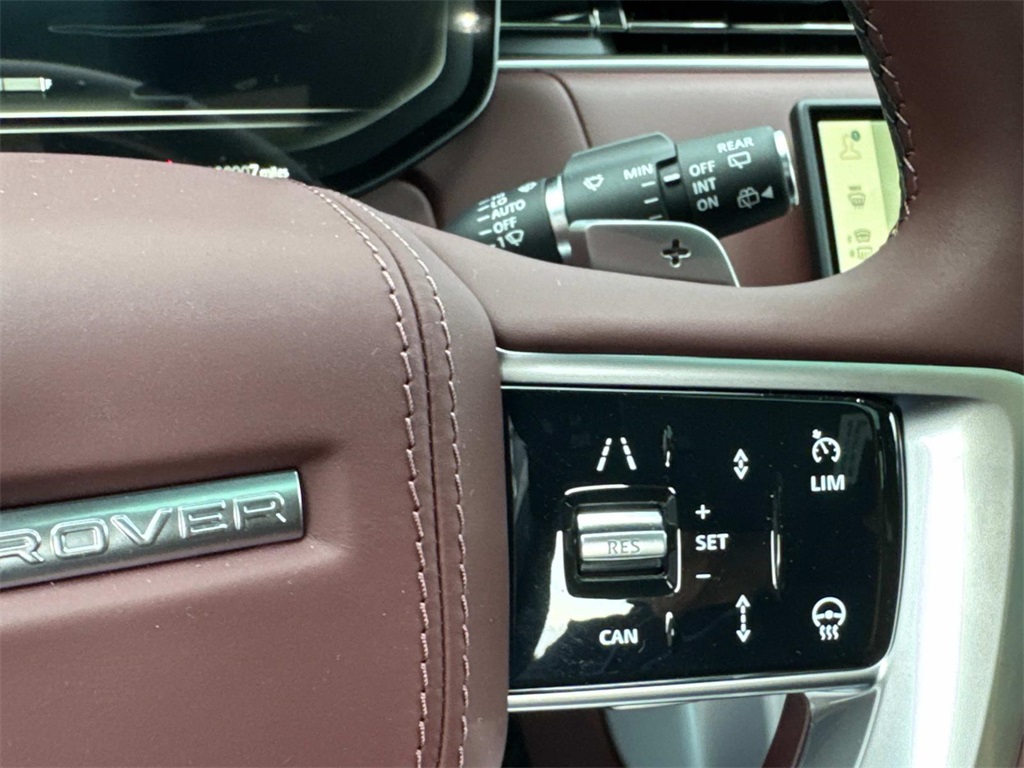 2025 Land Rover Range Rover SE photo 24