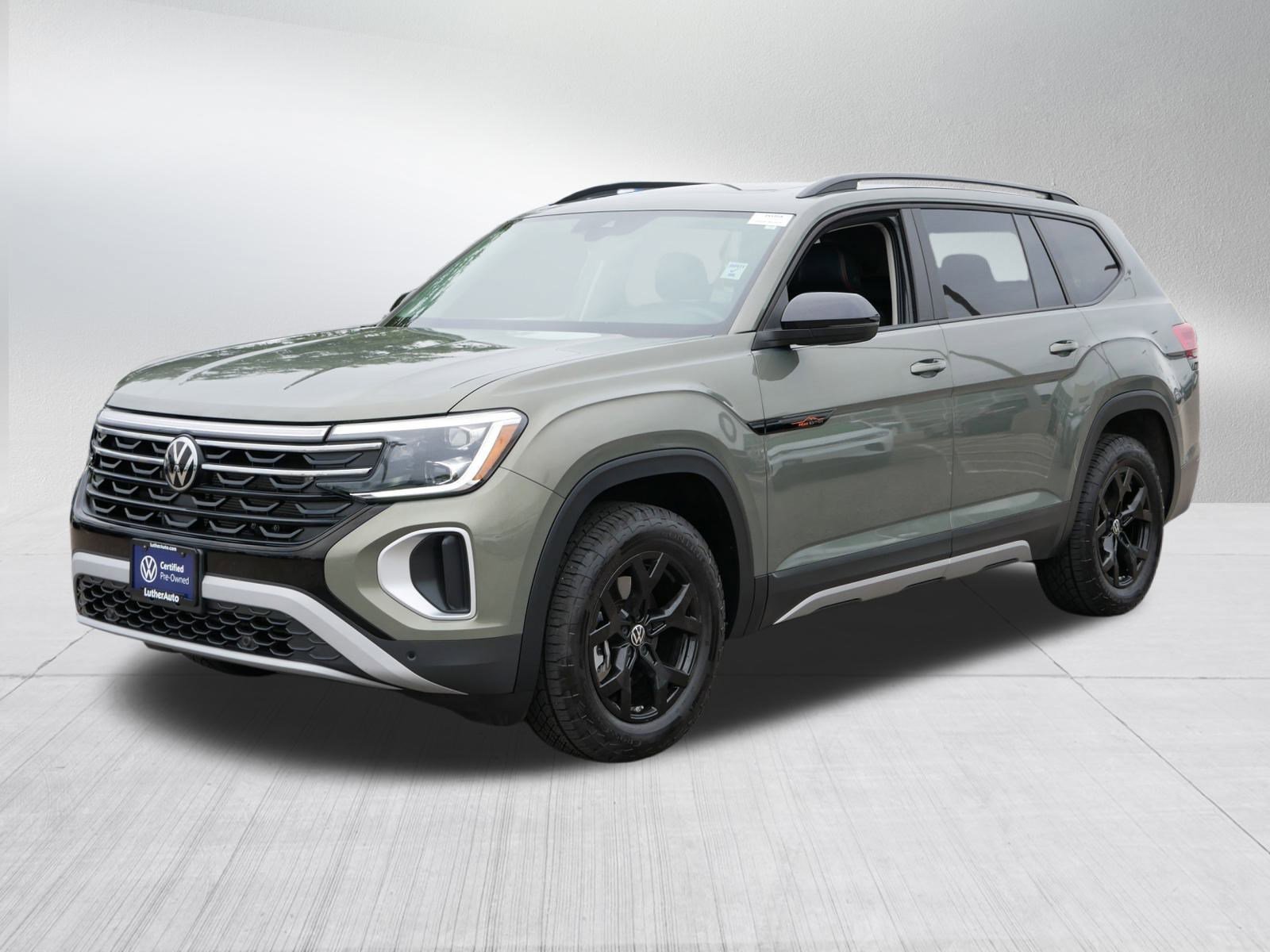 2024 Volkswagen Atlas Peak Edition SE Technology photo 3