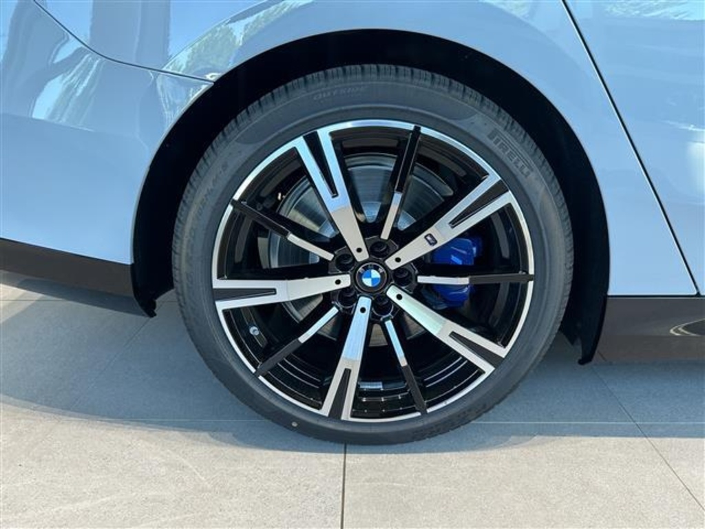 2026 Bmw 550e xDrive photo 7