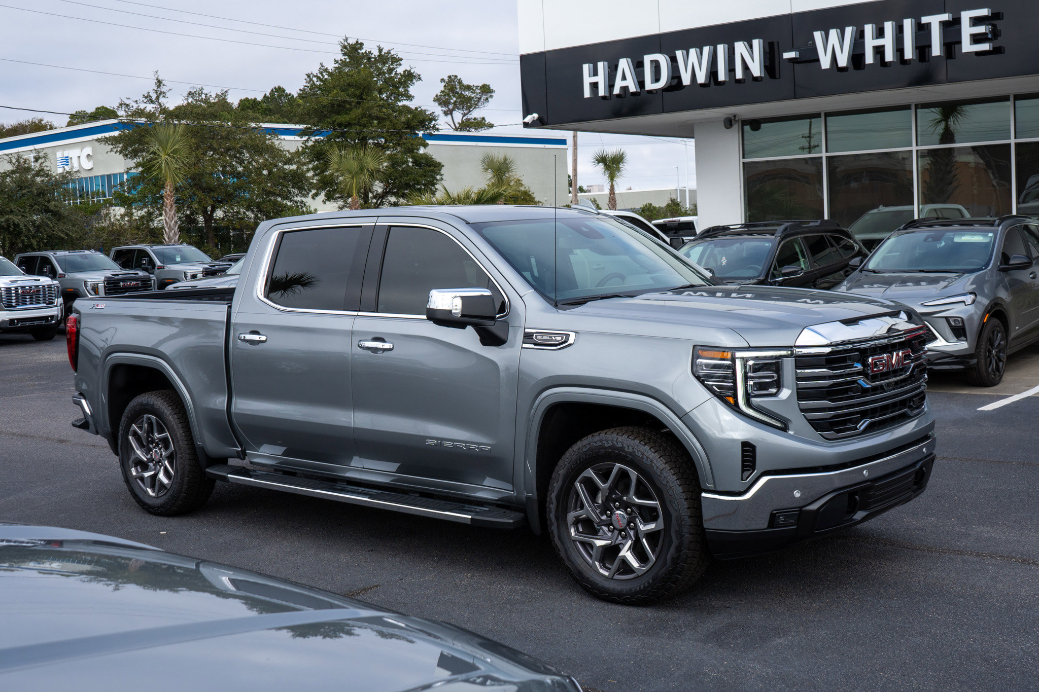 2026 GMC Sierra 1500 SLT's photo