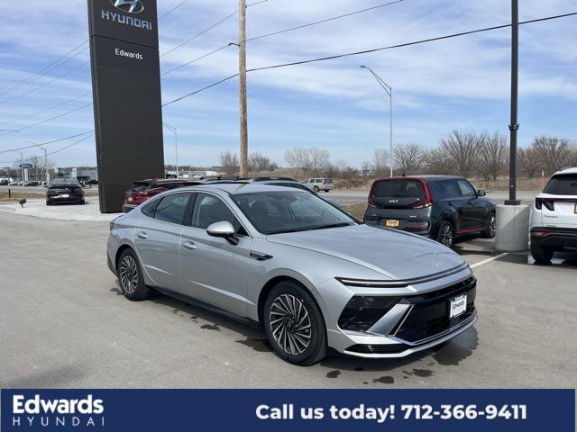 2025 Hyundai Sonata Hybrid SEL photo 3
