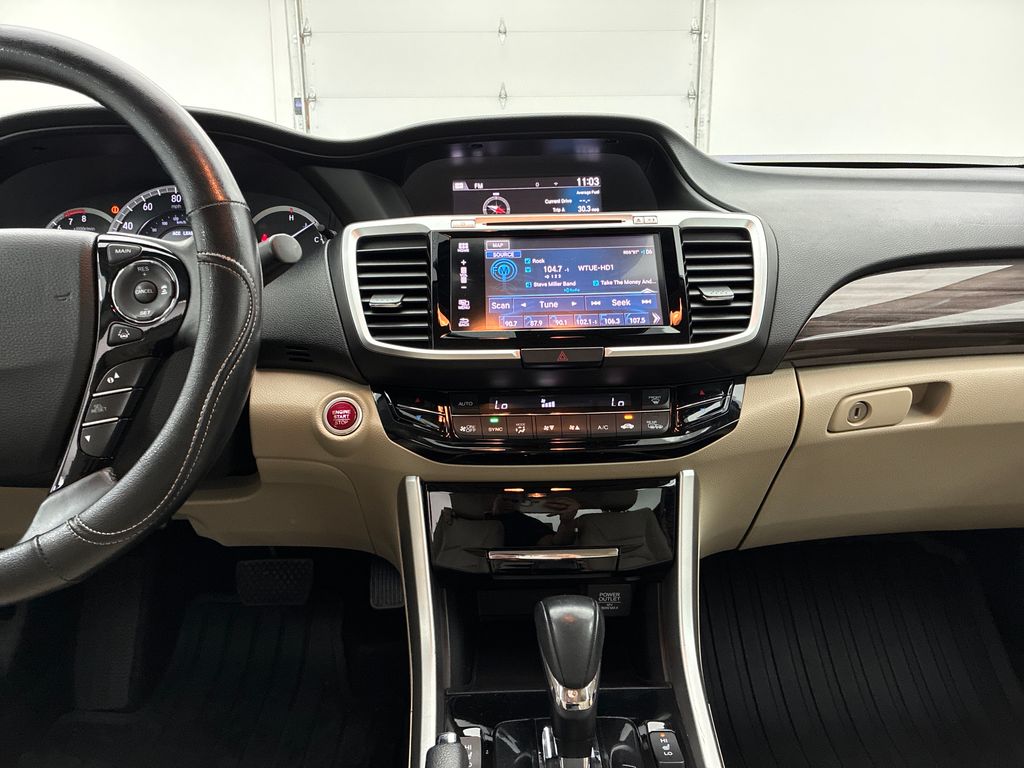 2017 Honda Accord EX-L photo 16