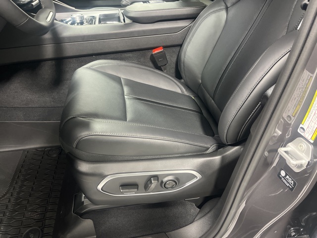 2025 Jeep Wagoneer Overland Series II photo 4