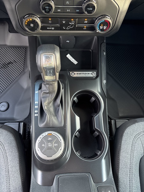 2025 Ford Bronco Base photo 22