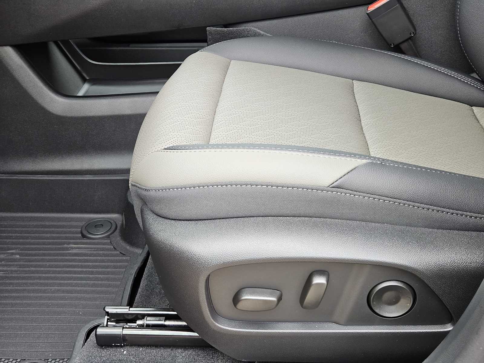 2026 Chevrolet Equinox LT photo 18