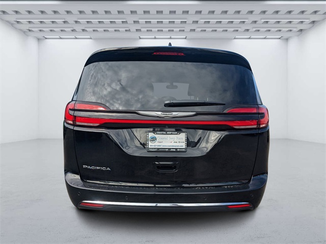 2025 Chrysler Pacifica photo 3