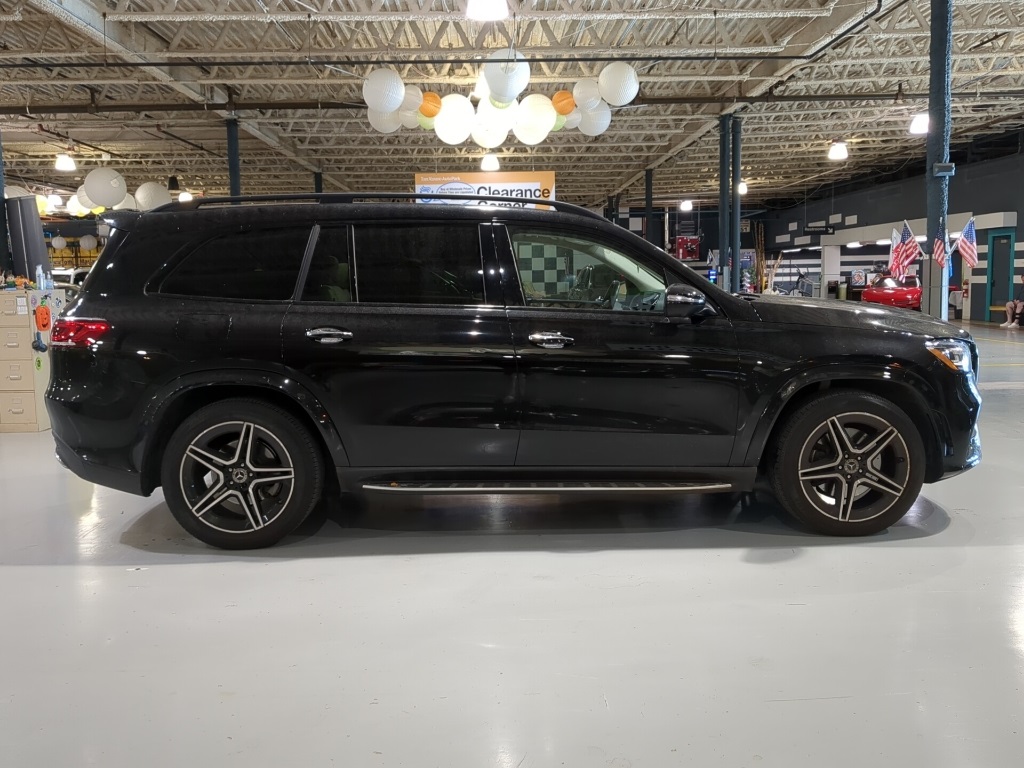 2023 Mercedes Benz GLS 450 4MATIC photo 4