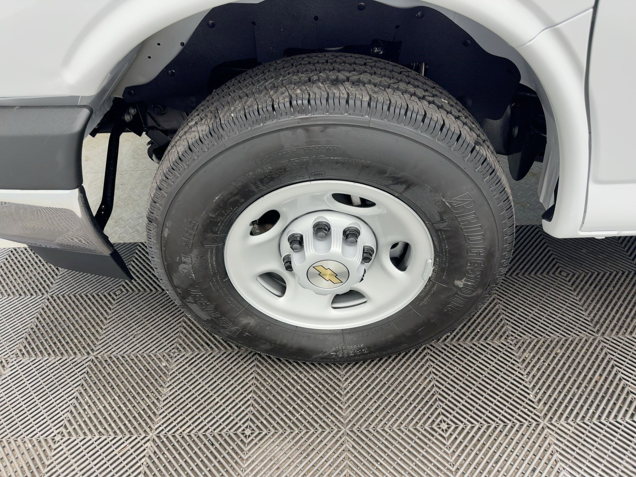 2025 Chevrolet Express Cargo 2500 photo 12