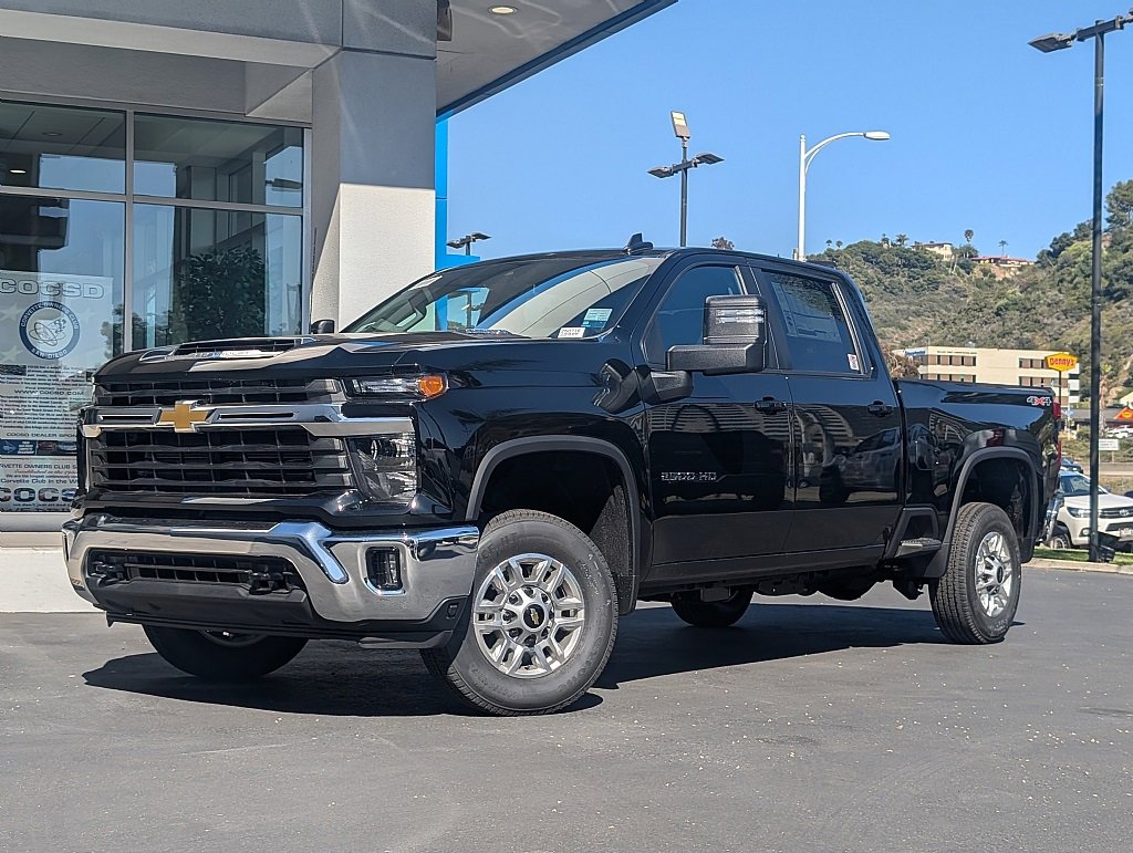 2025 Chevrolet Silverado 2500HD LT photo 2