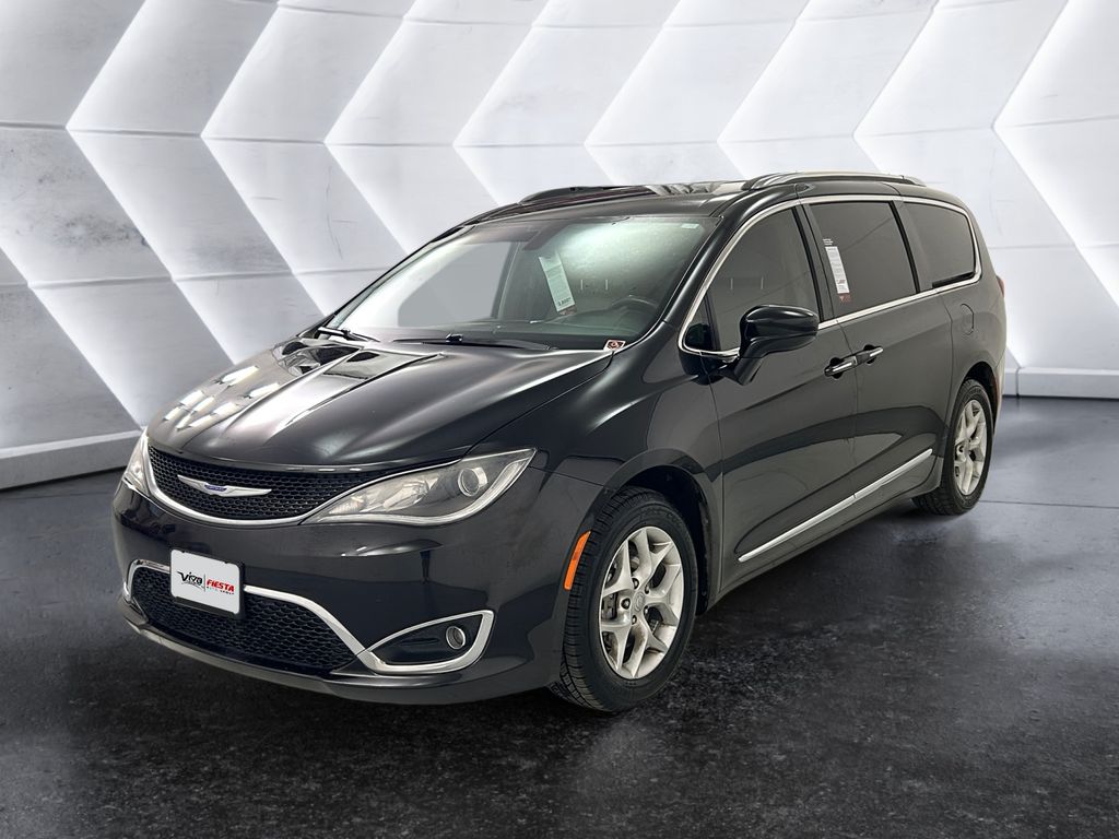 2019 Chrysler Pacifica Touring L photo 3