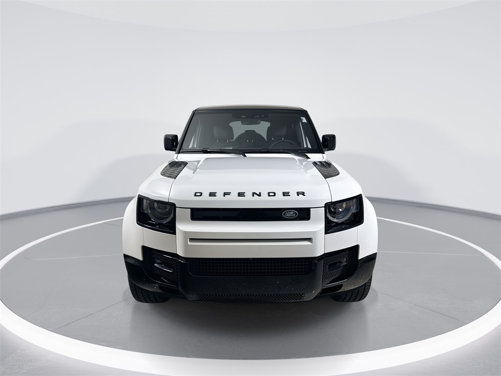 2025 Land Rover Defender 110 X-Dynamic SE photo 3