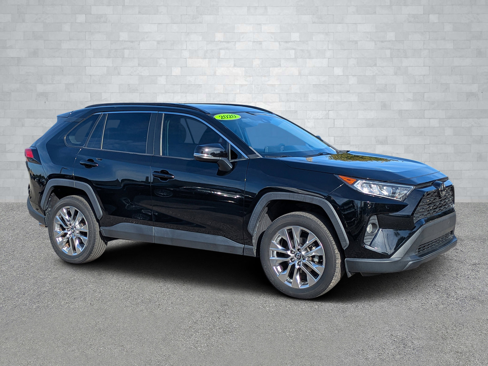 2020 Toyota RAV4 XLE Premium's photo