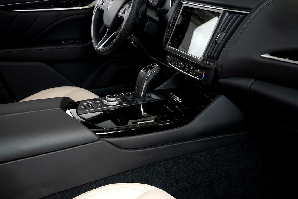 2022 Maserati Levante GT photo 46
