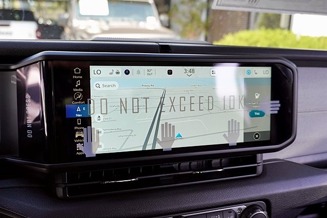 New 2025 Black Clear-Coat Exterior Paint Jeep Sport S image 31