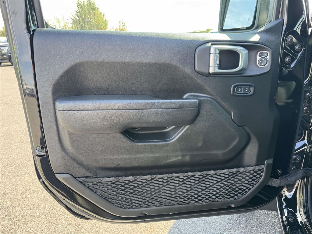 2022 Jeep Gladiator Altitude photo 25