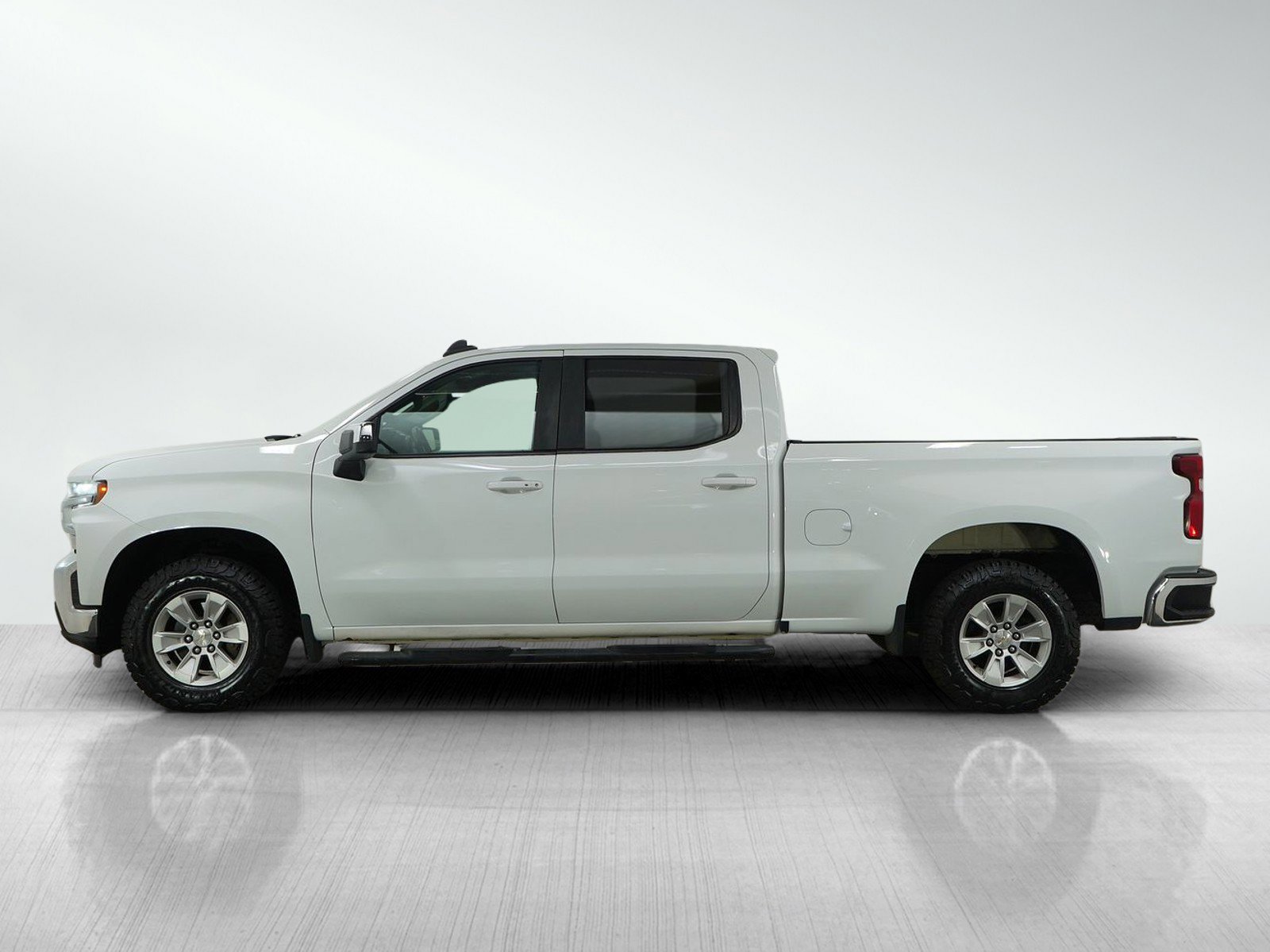 Used 2021 Chevrolet Silverado 1500 LT with VIN 1GCUYDED6MZ197285 for sale in White Bear Lake, Minnesota