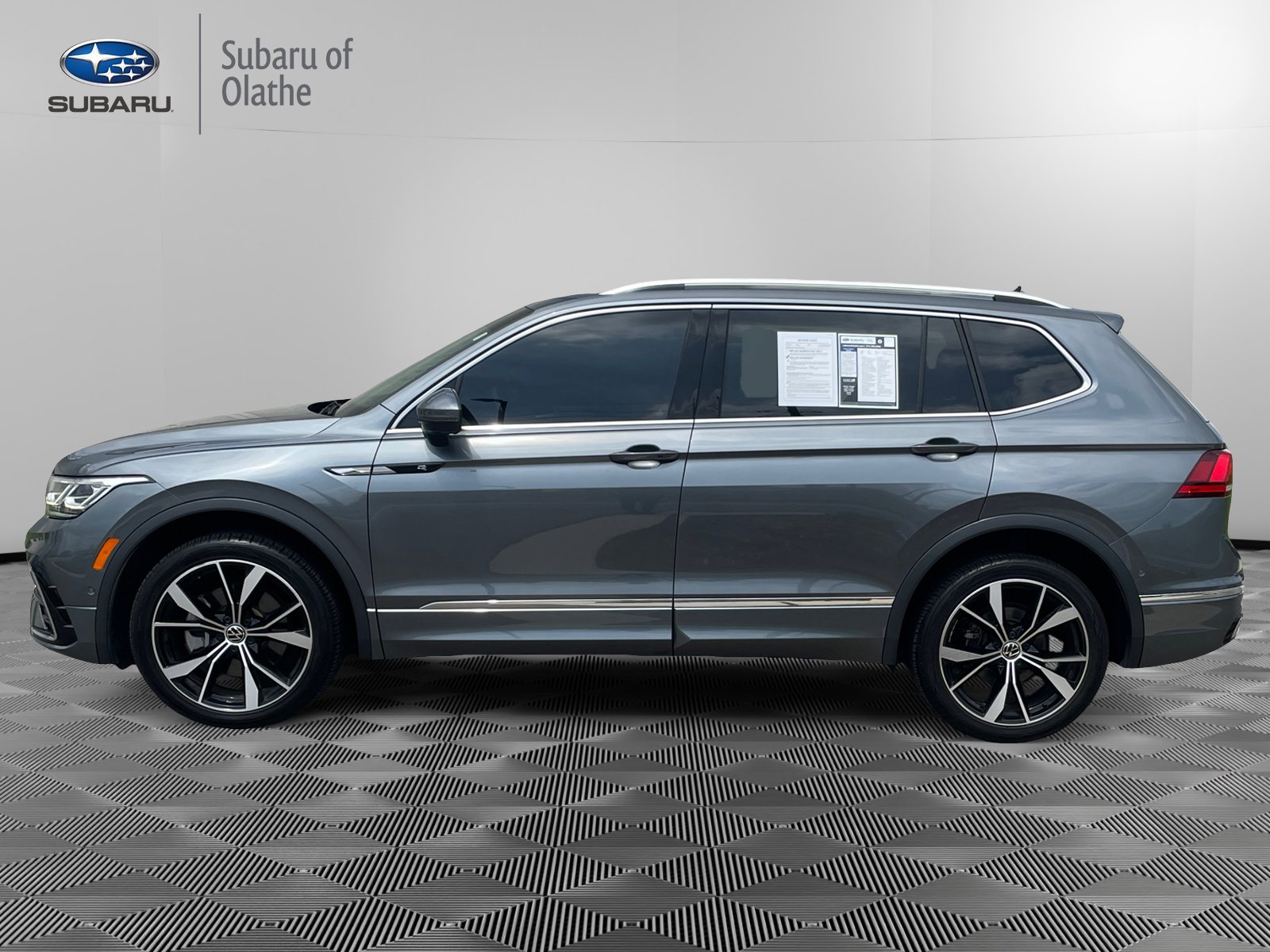 2023 Volkswagen Tiguan SEL R-Line Black photo 7