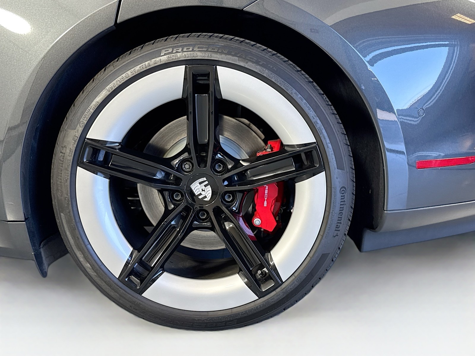 2025 Porsche Taycan 4S photo 23