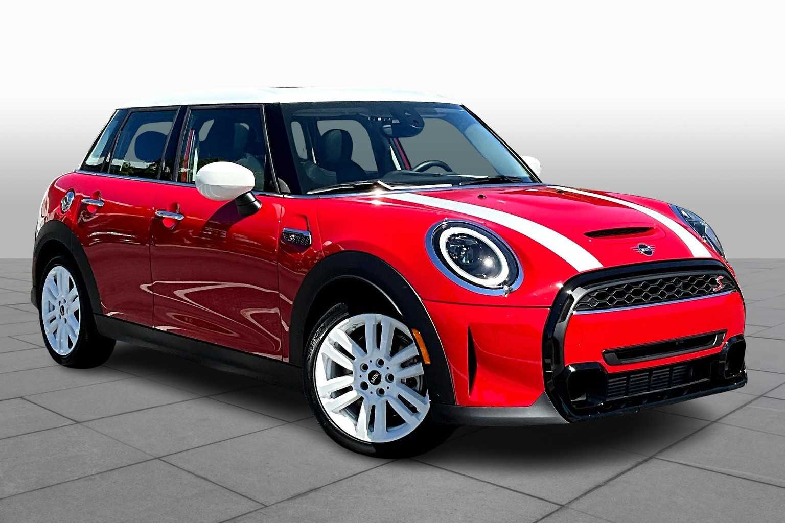 2022 Mini Cooper 4 Door Hardtop S photo 2