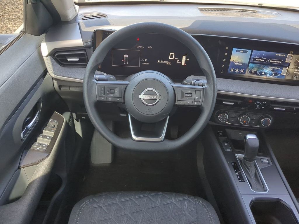 2025 Nissan Kicks SV photo 7