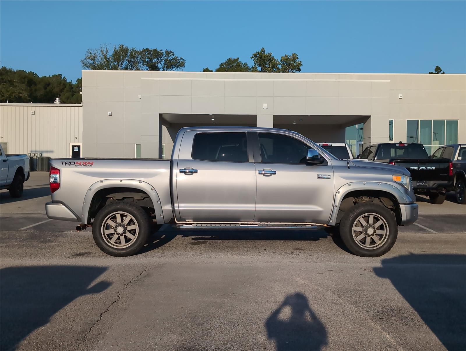 2017 Toyota Tundra Platinum photo 3