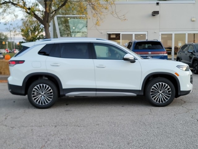 2025 Volkswagen Tiguan S photo 3