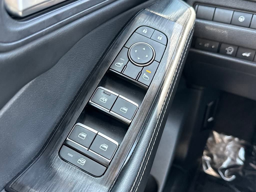 2023 Nissan Rogue SL photo 17