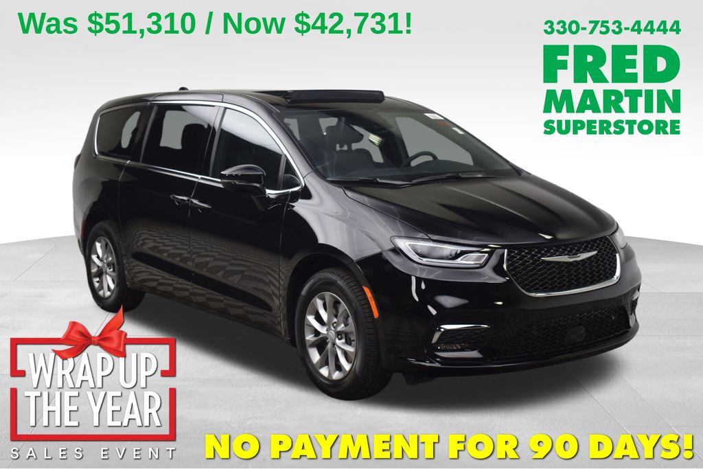 2026 Chrysler Pacifica Select's photo